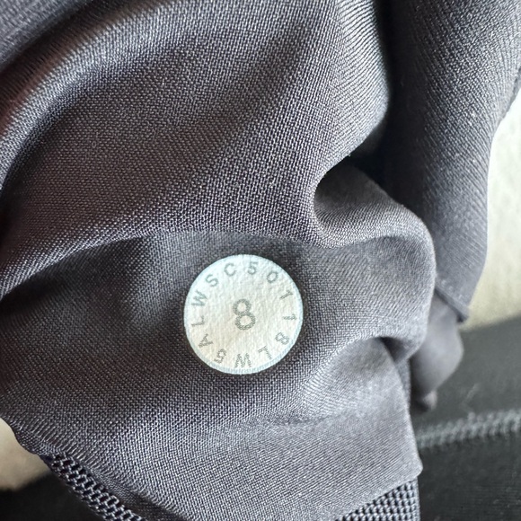 Lululemon on the fly 28’. Excellent condition. Luxtreme stretch, 8 - Picture 10 of 10